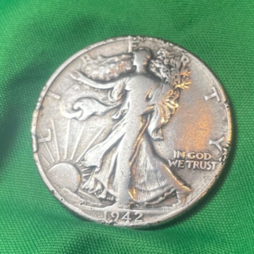 1942- Walking Liberty Sue Dollar 90% Silver #206100106452